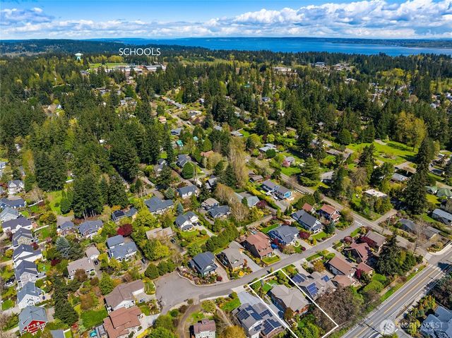 633 Pierce Court NW, Bainbridge Island, WA 98110