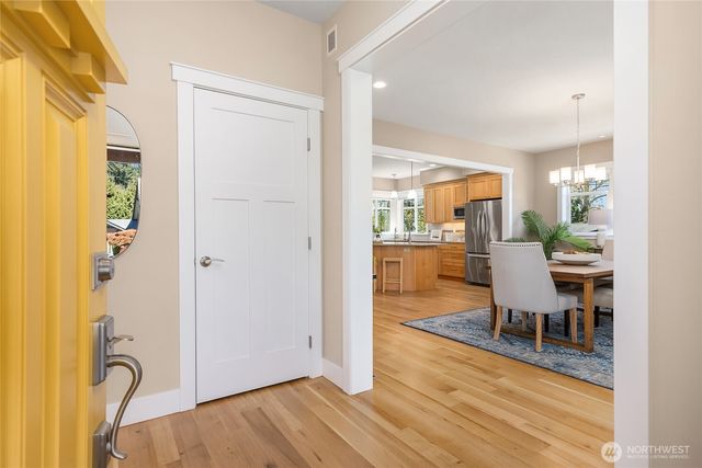 633 Pierce Court NW, Bainbridge Island, WA 98110
