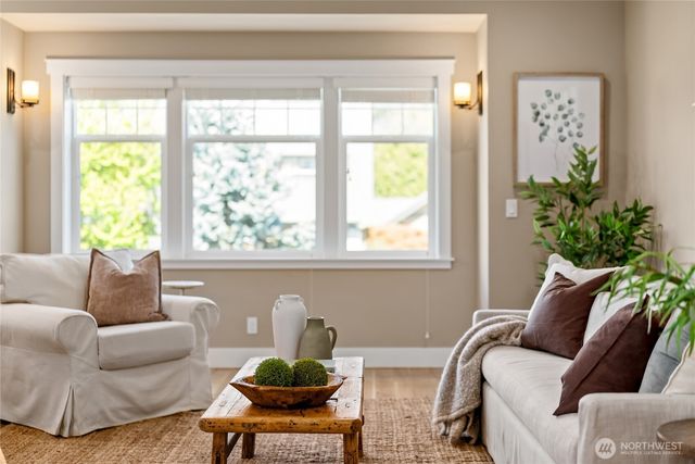 633 Pierce Court NW, Bainbridge Island, WA 98110