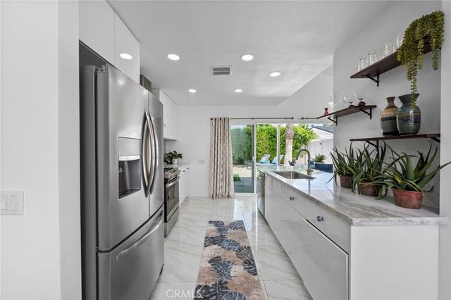 767 E El Escudero, Palm Springs, CA 92262
