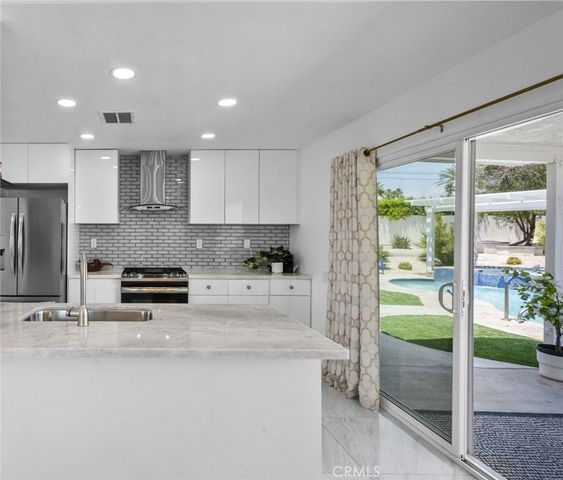 767 E El Escudero, Palm Springs, CA 92262