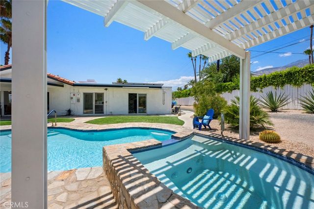 767 E El Escudero, Palm Springs, CA 92262