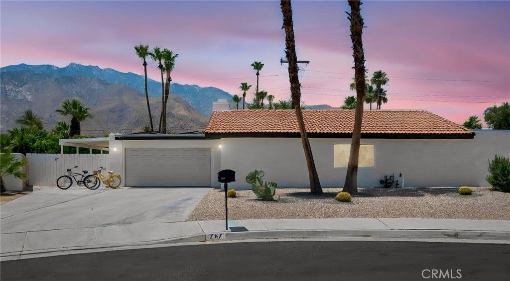 767 E El Escudero, Palm Springs, CA 92262