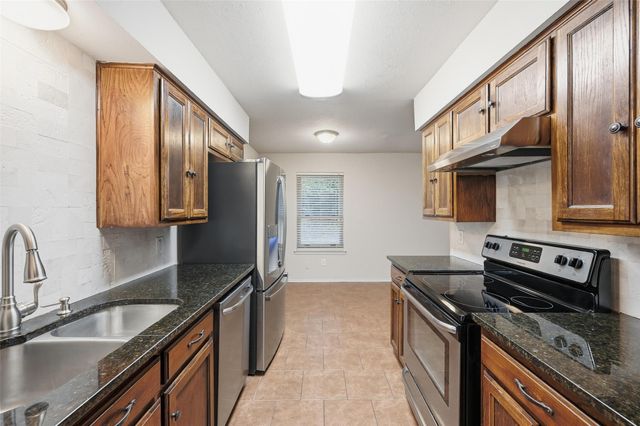 5910 Willow View Drive, Arlington, TX 76017