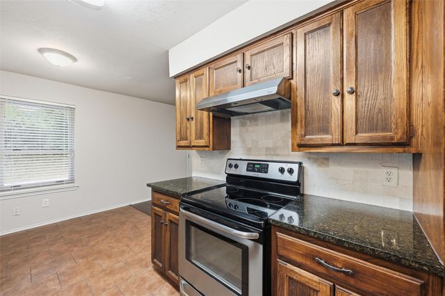 5910 Willow View Drive, Arlington, TX 76017