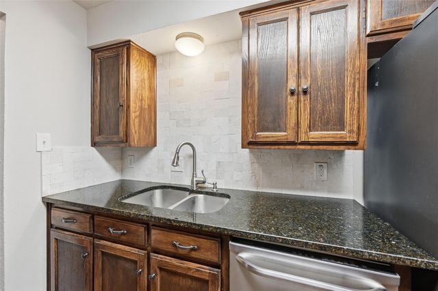 5910 Willow View Drive, Arlington, TX 76017