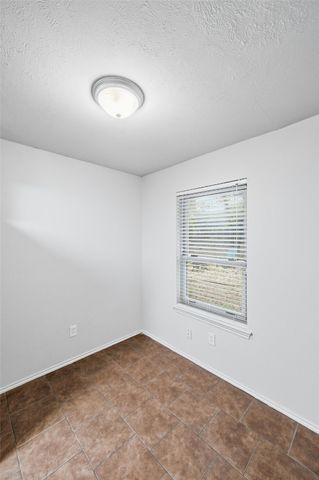 5910 Willow View Drive, Arlington, TX 76017