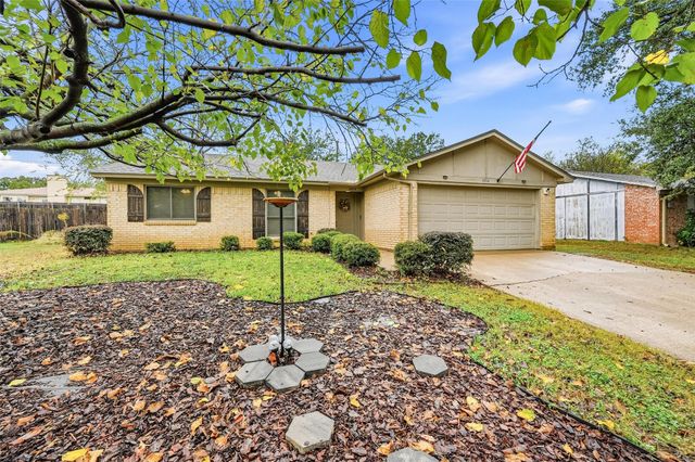 5910 Willow View Drive, Arlington, TX 76017