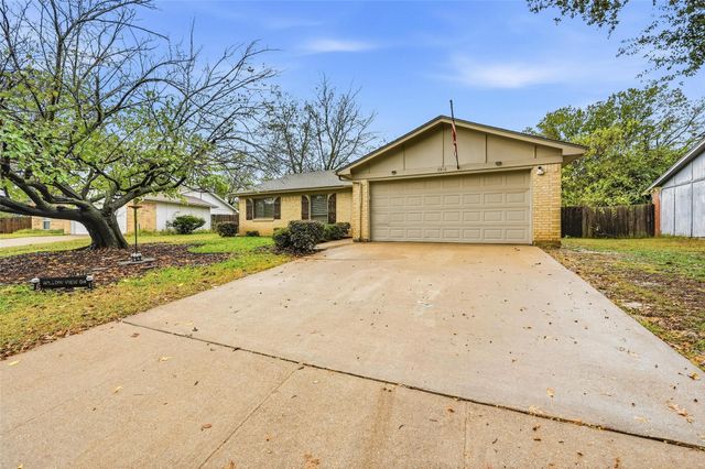 5910 Willow View Drive, Arlington, TX 76017