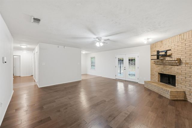 5910 Willow View Drive, Arlington, TX 76017