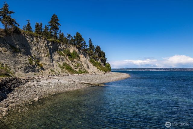 21579 Howard Avenue NE, Kingston, WA 98346