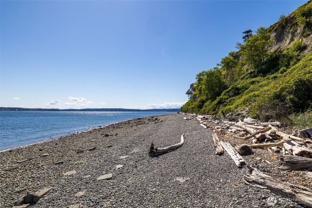 21579 Howard Avenue NE, Kingston, WA 98346