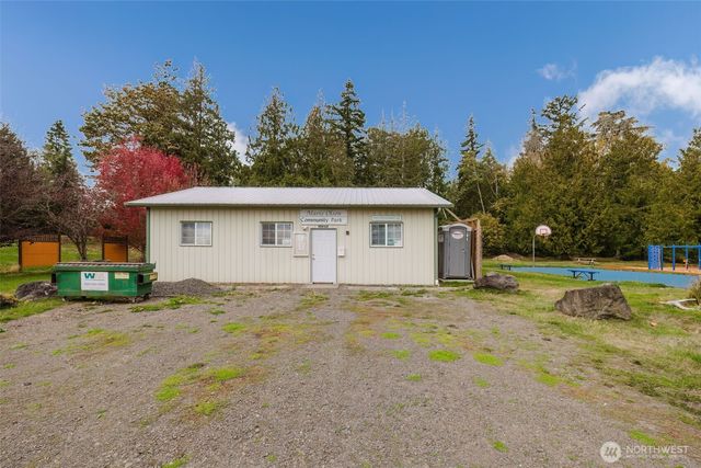 21579 Howard Avenue NE, Kingston, WA 98346