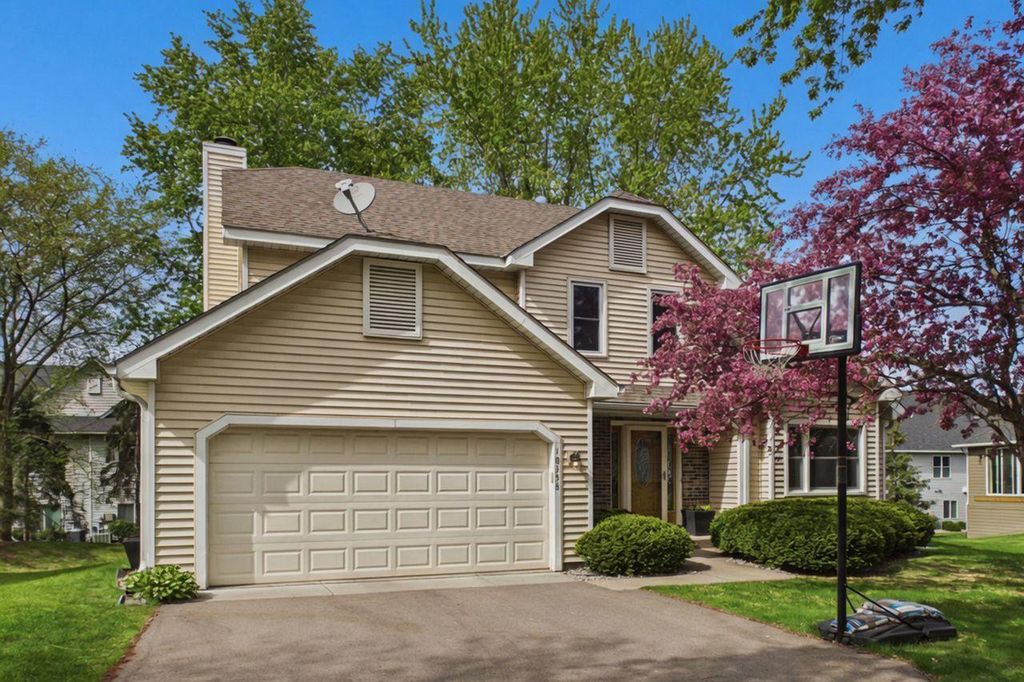 10358 Lee Drive, Eden Prairie, MN 55347