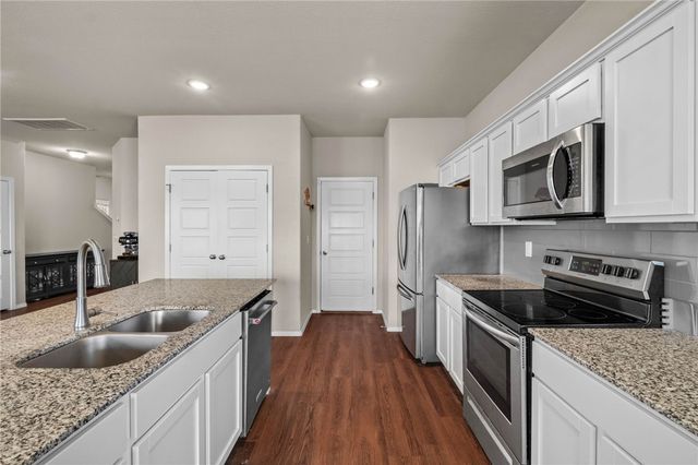 635 Woodcreek Loop, Lowell, AR 72745