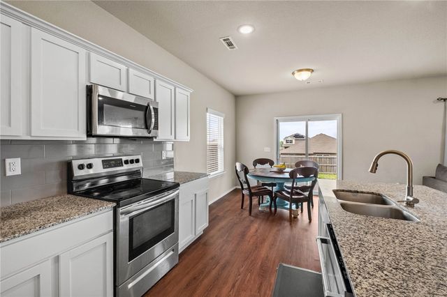 635 Woodcreek Loop, Lowell, AR 72745