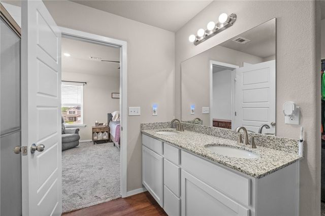 635 Woodcreek Loop, Lowell, AR 72745