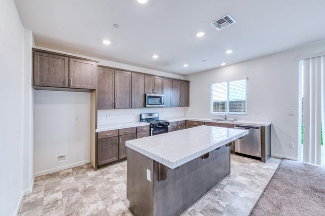 1469 Rinconada Drive, Madera, CA 93637