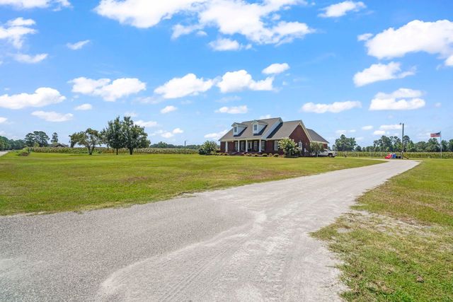 2892 Burroughs Rd., Galivants Ferry, SC 29544