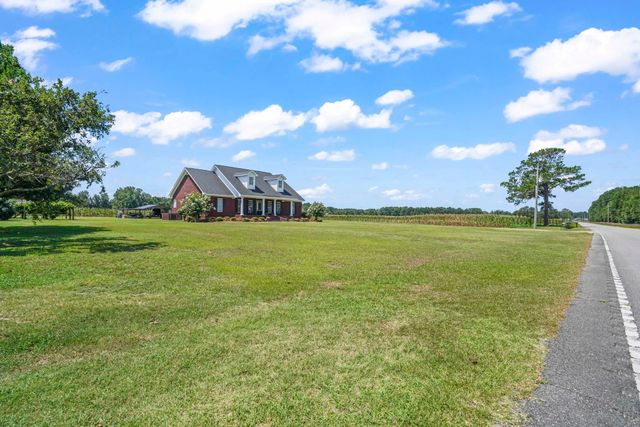 2892 Burroughs Rd., Galivants Ferry, SC 29544