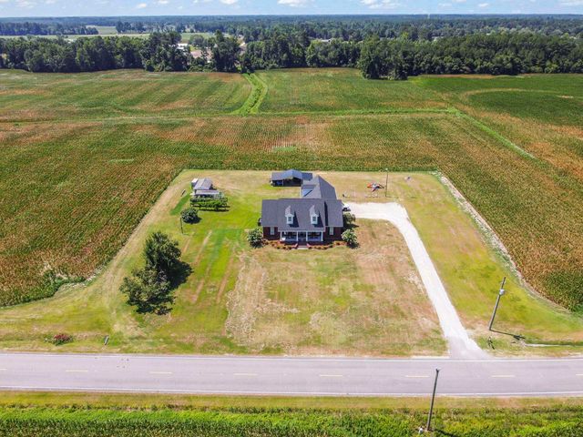2892 Burroughs Rd., Galivants Ferry, SC 29544