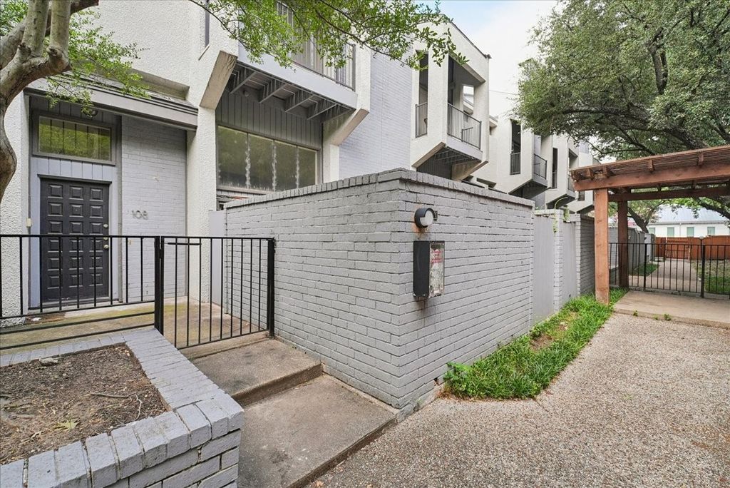 3618 Gillespie Street 108, Dallas, TX 75219