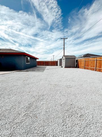 7851 Greenwood Avenue, California City, CA 93505