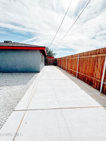 7851 Greenwood Avenue, California City, CA 93505