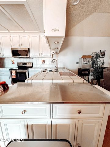 7851 Greenwood Avenue, California City, CA 93505