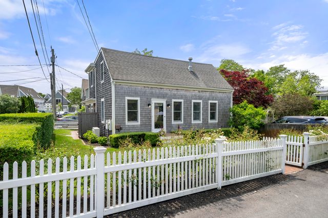 44 Pleasant Street, Provincetown, MA 02657