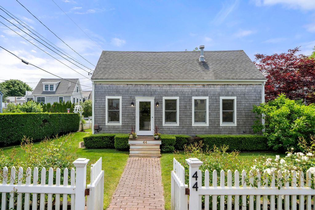 44 Pleasant Street, Provincetown, MA 02657