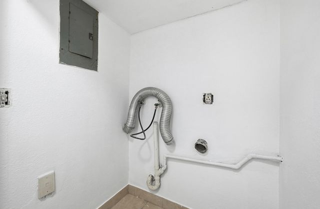 4012 Del Rio Way, Sunrise, FL 33351