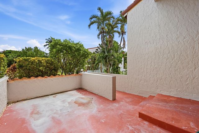 4012 Del Rio Way, Sunrise, FL 33351