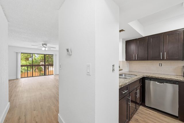 4012 Del Rio Way, Sunrise, FL 33351