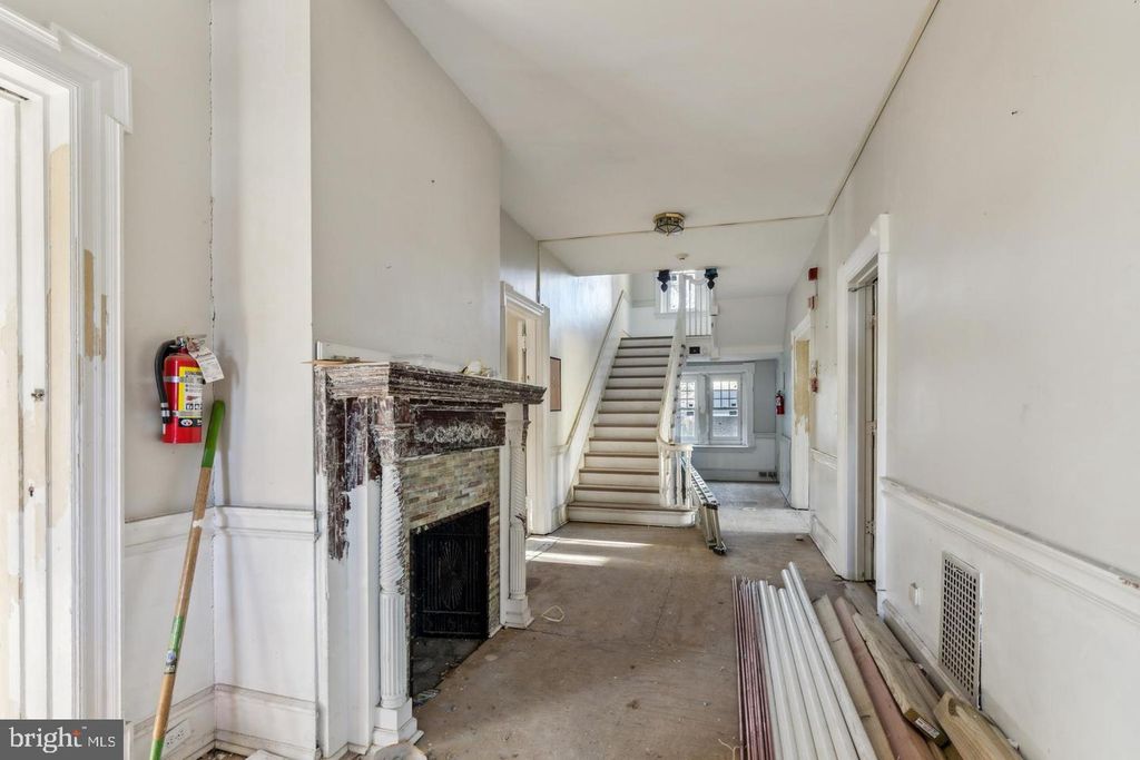 329 E WISTER ST, Philadelphia, PA 19144 — photo 3