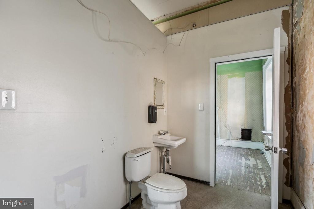 329 E WISTER ST, Philadelphia, PA 19144 — photo 5