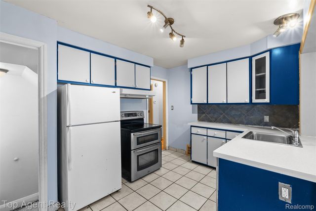 4948 Howe Road, Wayne, MI 48184