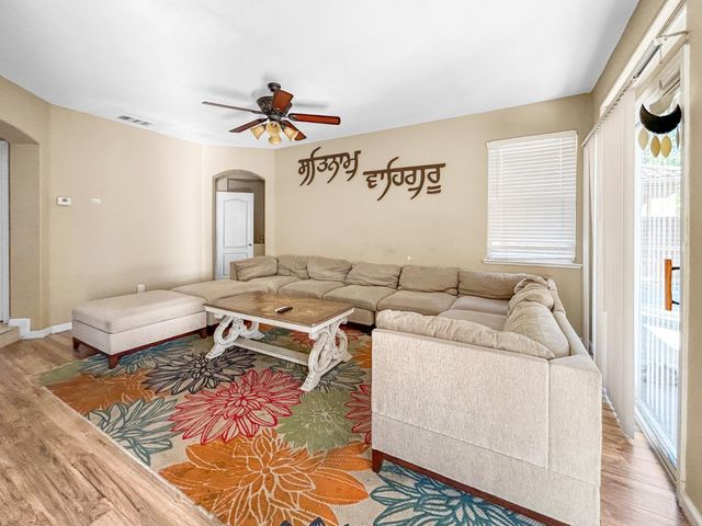 5811 W Cromwell Avenue, Fresno, CA 93722