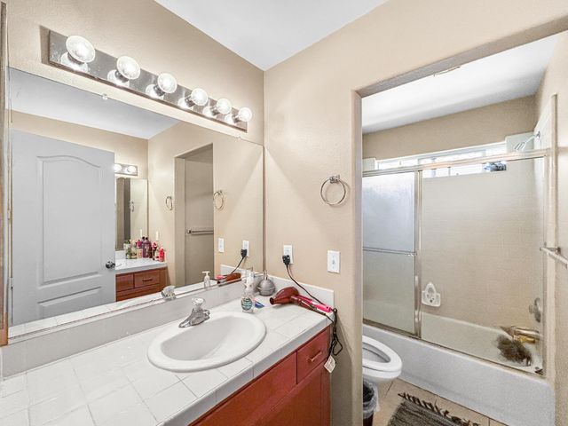 5811 W Cromwell Avenue, Fresno, CA 93722