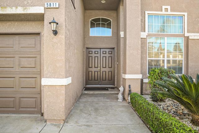 5811 W Cromwell Avenue, Fresno, CA 93722