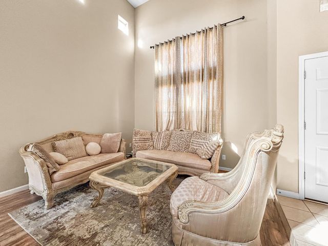 5811 W Cromwell Avenue, Fresno, CA 93722