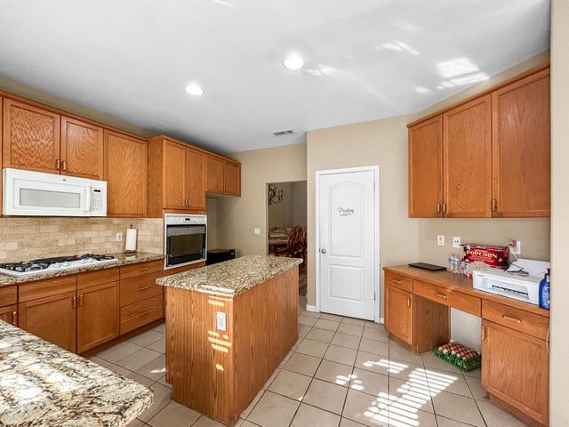 5811 W Cromwell Avenue, Fresno, CA 93722