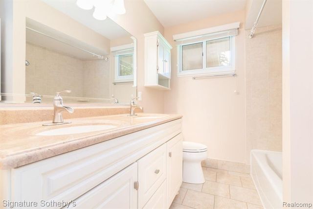 3672 Middlebury Lane, Bloomfield Hills, MI 48301