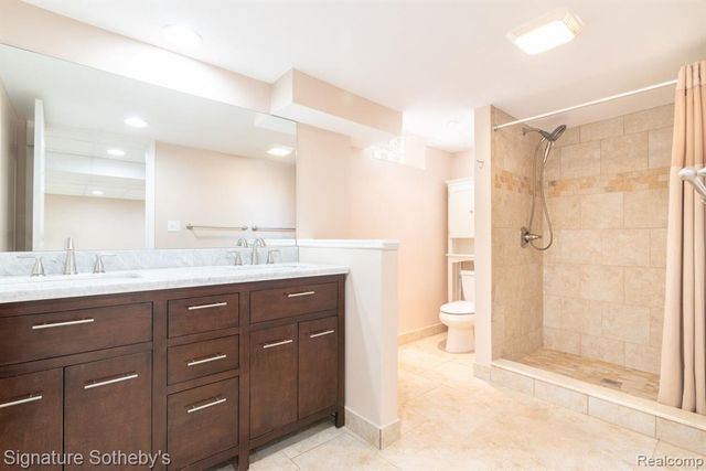 3672 Middlebury Lane, Bloomfield Hills, MI 48301