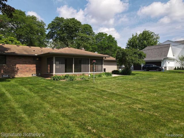 3672 Middlebury Lane, Bloomfield Hills, MI 48301