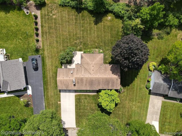 3672 Middlebury Lane, Bloomfield Hills, MI 48301