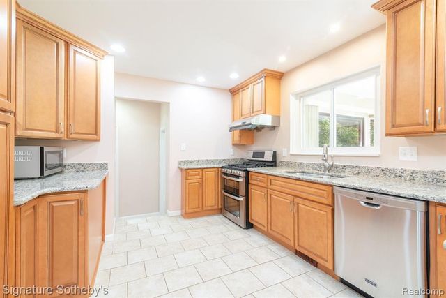 3672 Middlebury Lane, Bloomfield Hills, MI 48301