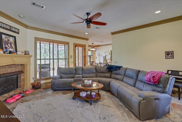 168 Woodlands Glen Cir, Brandon, MS 39047