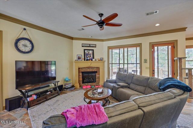 168 Woodlands Glen Cir, Brandon, MS 39047