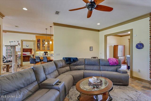 168 Woodlands Glen Cir, Brandon, MS 39047